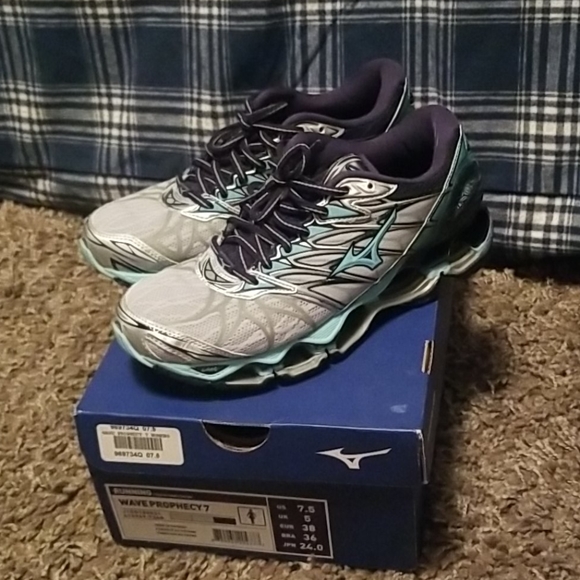 Mizuno Shoes - Mizuno sneakers